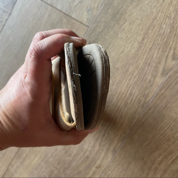 Kids Girls Cat & Jack gold metallic slide sandals size 13/1 - Picture 3 of 5